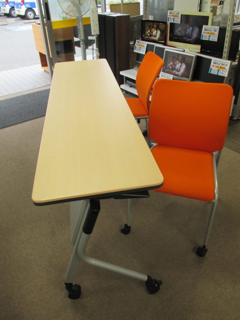 中古幕板会議テーブル使用例